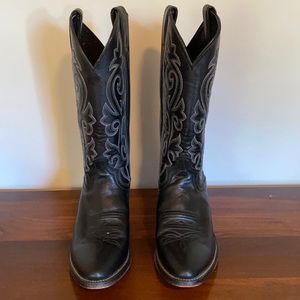 Beautiful black Justin’s cowboy boots